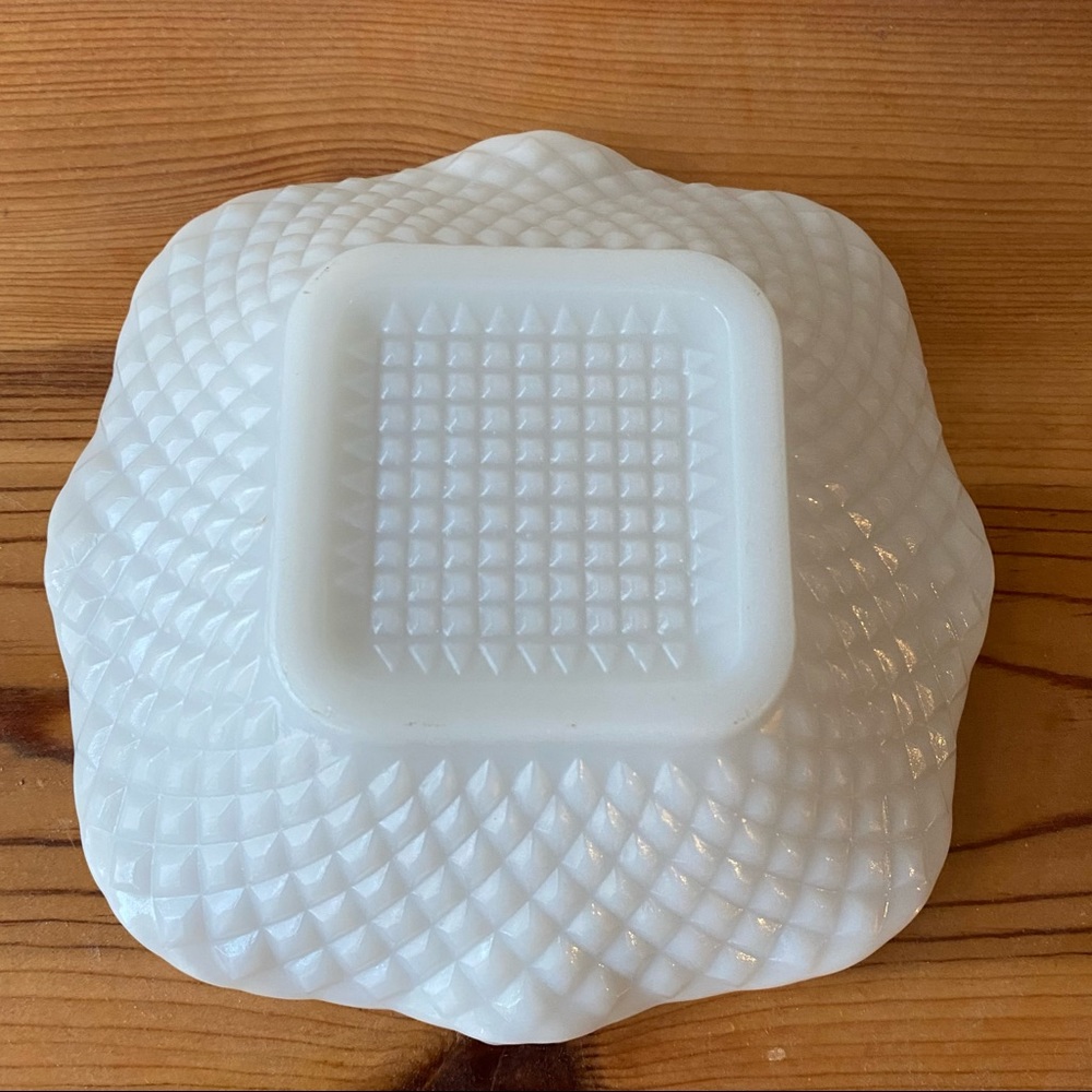 Vintage White Milk Glass Ruffled Diamond Pattern Small Trinket Dish - Picture 2 of 3